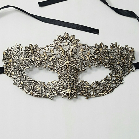 Boutique Accessories - ⤵⤵#7 Masquerade Party Gold Venetian Lace Mask